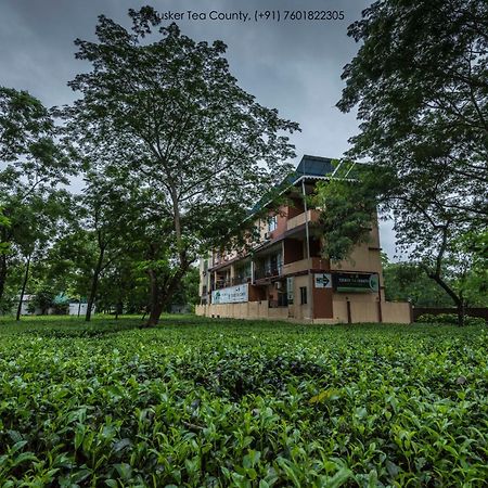 Tusker Tea County Hotel Chalsa Exterior photo