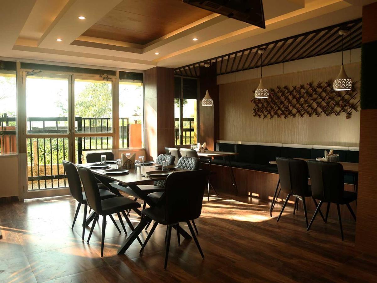 Tusker Tea County Hotel Chalsa Exterior photo
