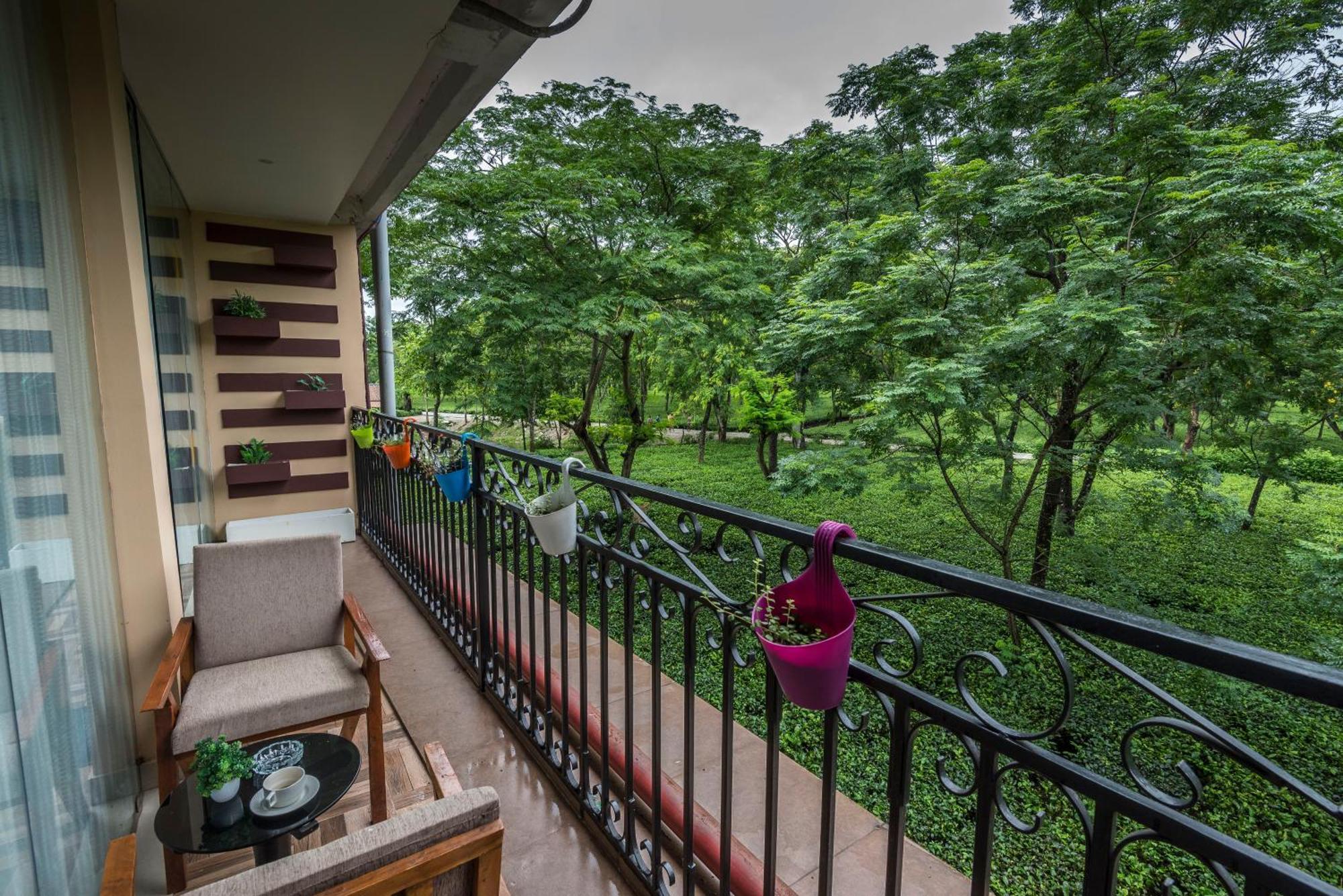 Tusker Tea County Hotel Chalsa Exterior photo